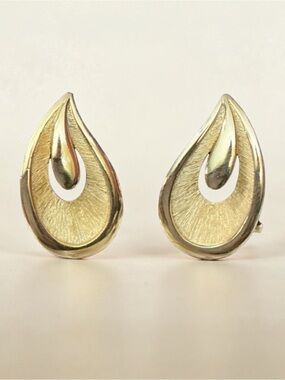 Crown Trifari Signed Golden Abstract Teardrop Clip On Earrings
